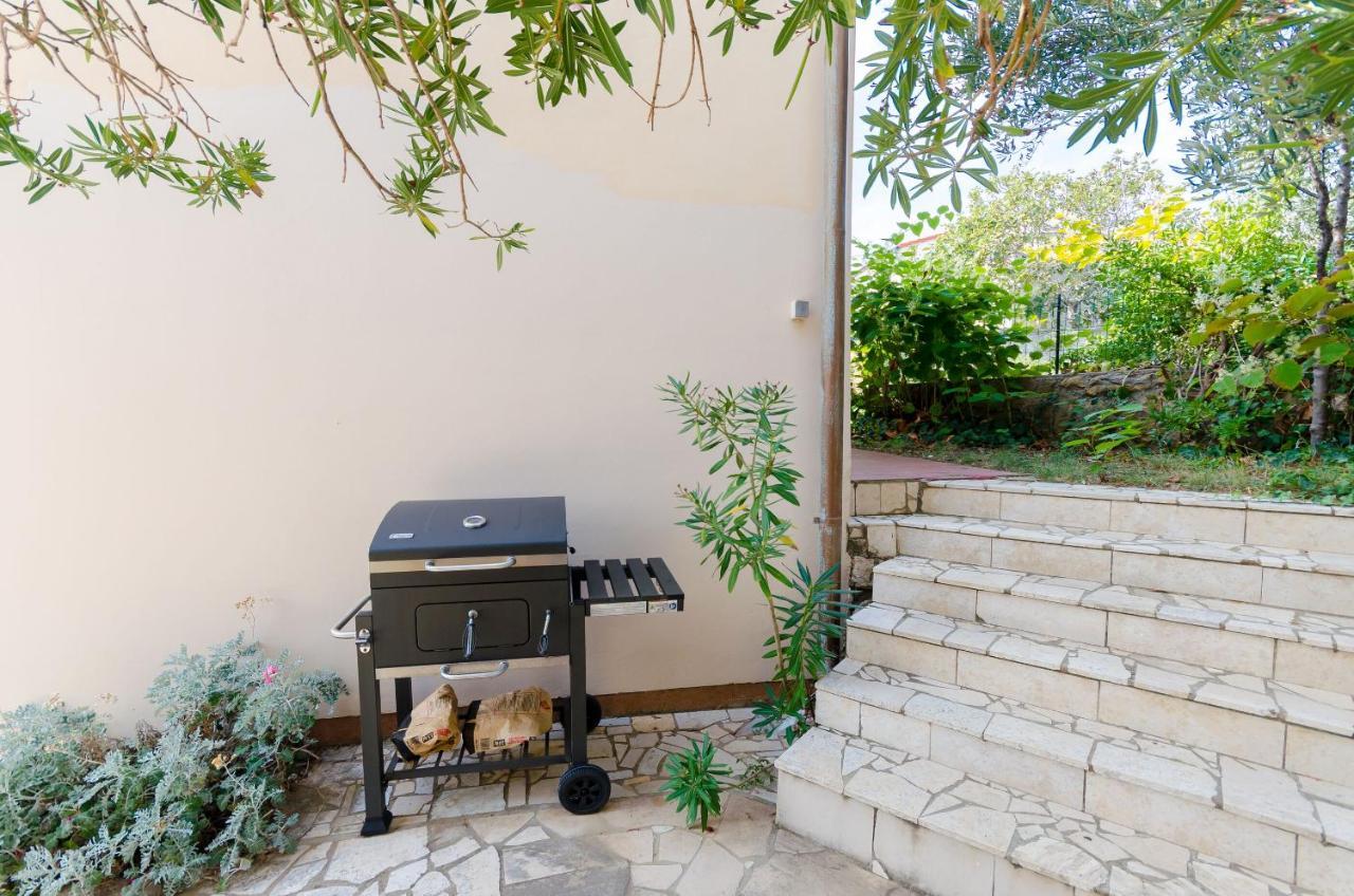 Apartments Sime Lopar Exterior photo